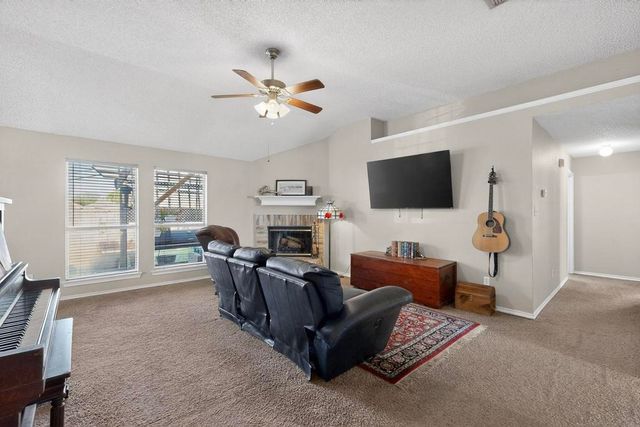 10604 Cobblestone Drive, Benbrook, TX 76126