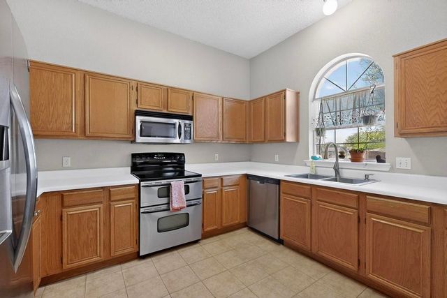 10604 Cobblestone Drive, Benbrook, TX 76126