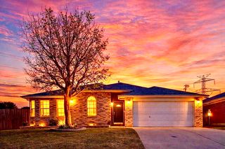 10604 Cobblestone Drive, Benbrook, TX 76126