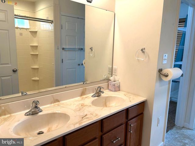 1305 SUMMIT RUN CT, York, PA 17408