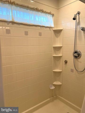 1305 SUMMIT RUN CT, York, PA 17408