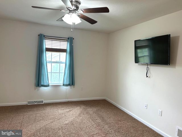 1305 SUMMIT RUN CT, York, PA 17408