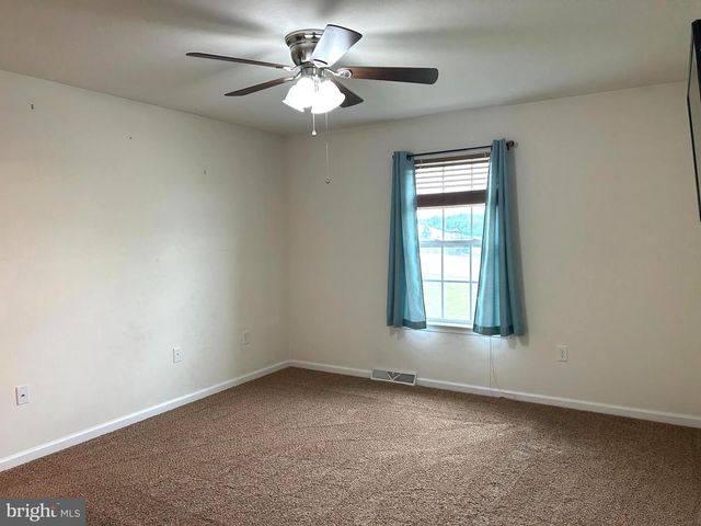 1305 SUMMIT RUN CT, York, PA 17408