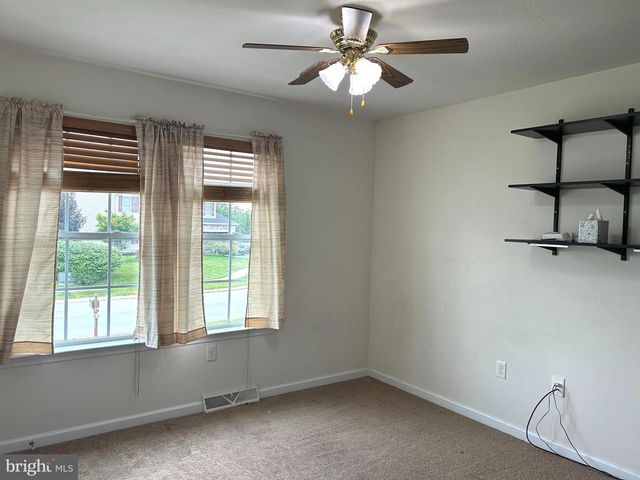 1305 SUMMIT RUN CT, York, PA 17408