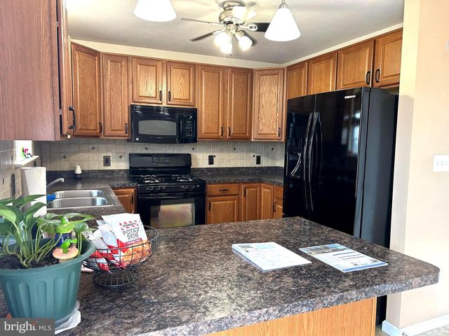 1305 SUMMIT RUN CT, York, PA 17408