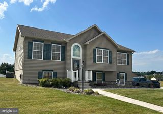 1305 SUMMIT RUN CT, York, PA 17408
