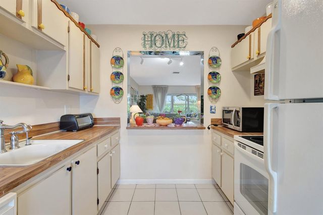 5200 Privet B Place B, Delray Beach, FL 33484