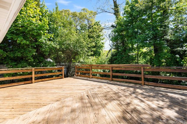 14 Ellen Place, Kings Park, NY 11754
