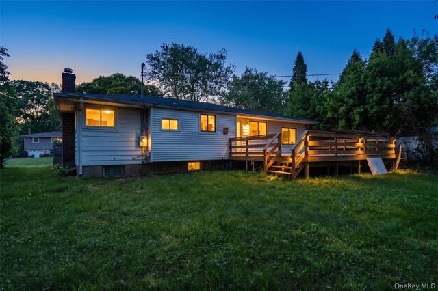 14 Ellen Place, Kings Park, NY 11754