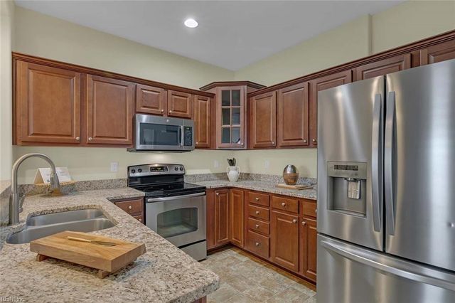 101 Lakeview CV, Smithfield, VA 23430