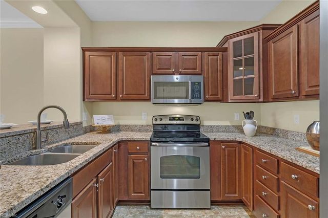 101 Lakeview CV, Smithfield, VA 23430