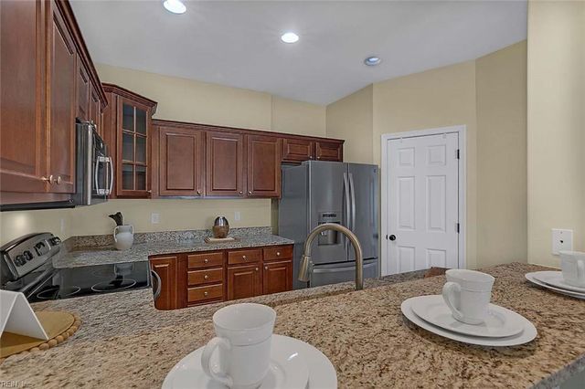 101 Lakeview CV, Smithfield, VA 23430