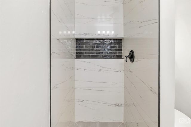 2731 Dracena Street, Bakersfield, CA 93304