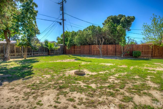 2731 Dracena Street, Bakersfield, CA 93304