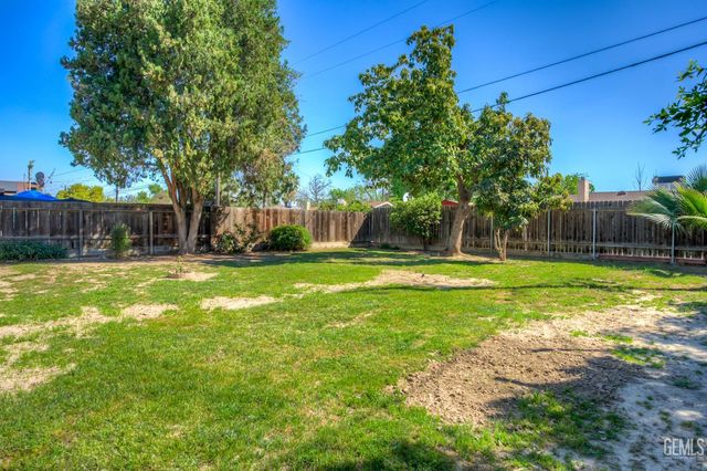 2731 Dracena Street, Bakersfield, CA 93304