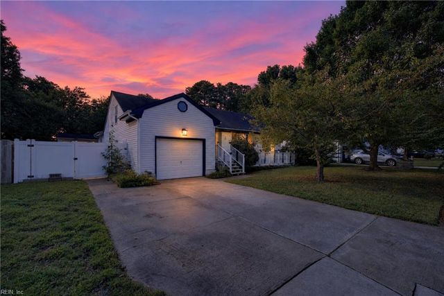 9 Baywood LN, Portsmouth, VA 23701