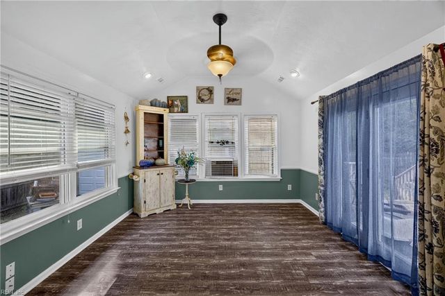 9 Baywood LN, Portsmouth, VA 23701