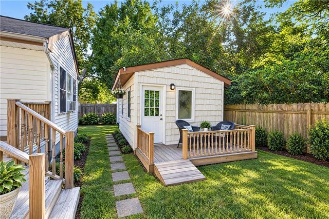 9 Baywood LN, Portsmouth, VA 23701