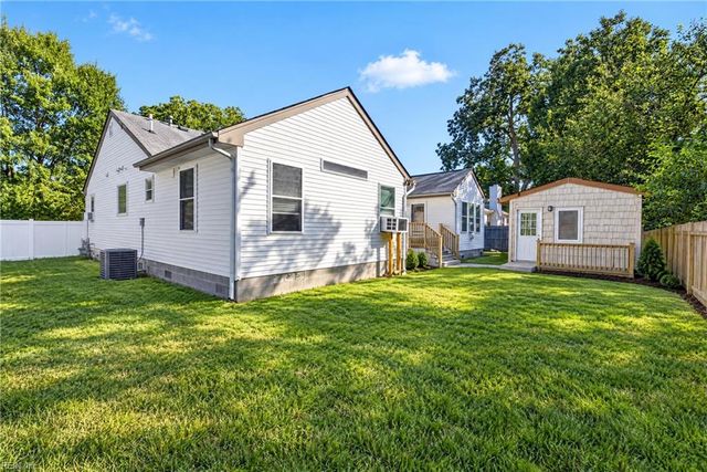 9 Baywood LN, Portsmouth, VA 23701