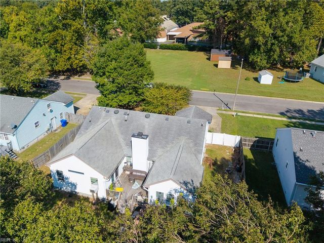 9 Baywood LN, Portsmouth, VA 23701