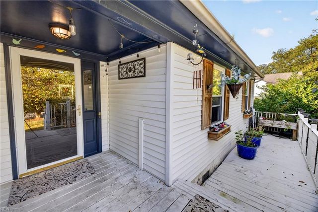 9 Baywood LN, Portsmouth, VA 23701