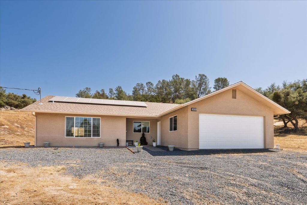 Image 1 of property listing at 29215 Yosemite Springs Parkway, Coarsegold, CA 93614