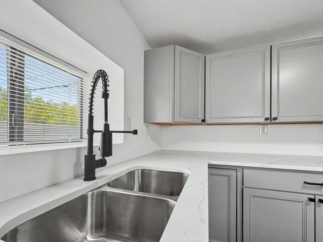 2800 Duranes Road NW, Albuquerque, NM 87104