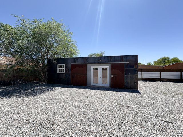 2800 Duranes Road NW, Albuquerque, NM 87104