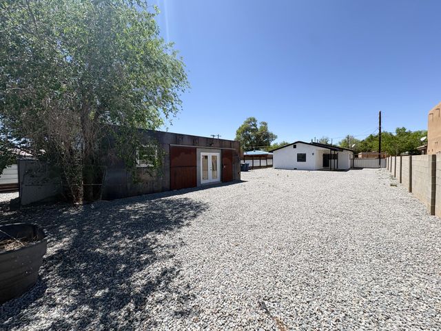 2800 Duranes Road NW, Albuquerque, NM 87104