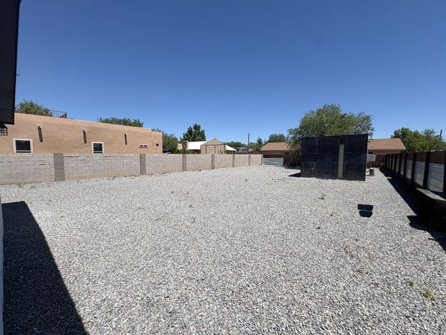 2800 Duranes Road NW, Albuquerque, NM 87104