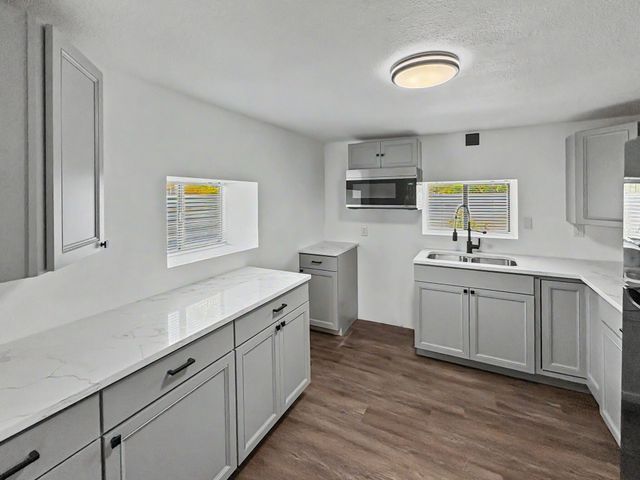 2800 Duranes Road NW, Albuquerque, NM 87104