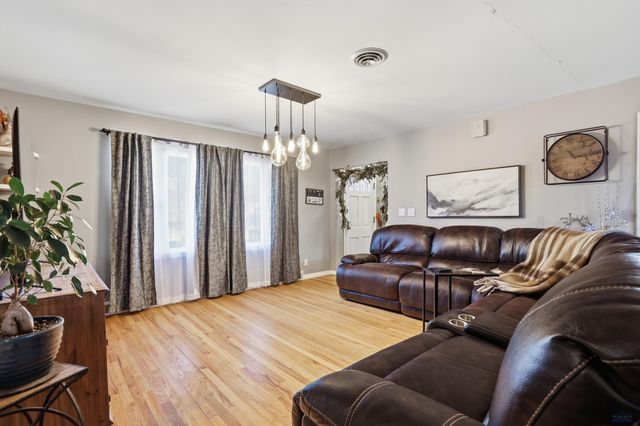 1204 9 ST, Rapid City, SD 57701