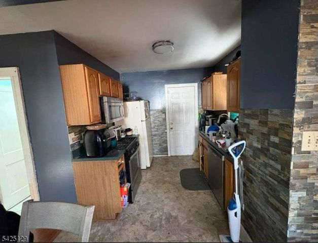 148 Pineview Ter, Plainfield City, NJ 07062