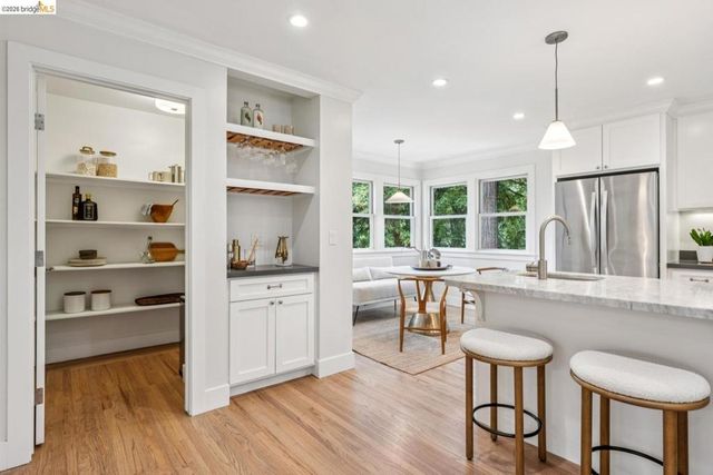 6141 Aspinwall RD, Oakland, CA 94611