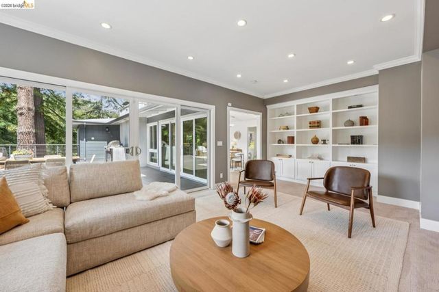 6141 Aspinwall RD, Oakland, CA 94611