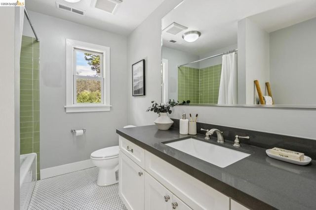 6141 Aspinwall RD, Oakland, CA 94611