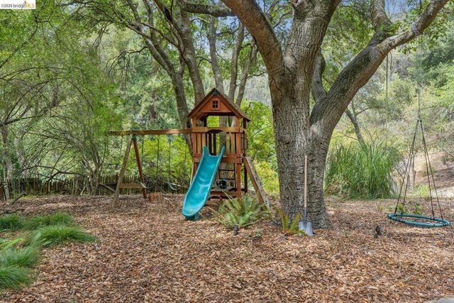 6141 Aspinwall RD, Oakland, CA 94611