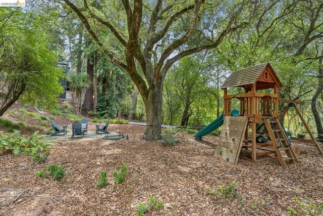 6141 Aspinwall RD, Oakland, CA 94611