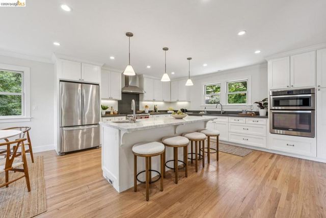 6141 Aspinwall RD, Oakland, CA 94611