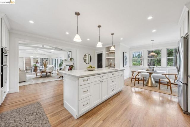 6141 Aspinwall RD, Oakland, CA 94611