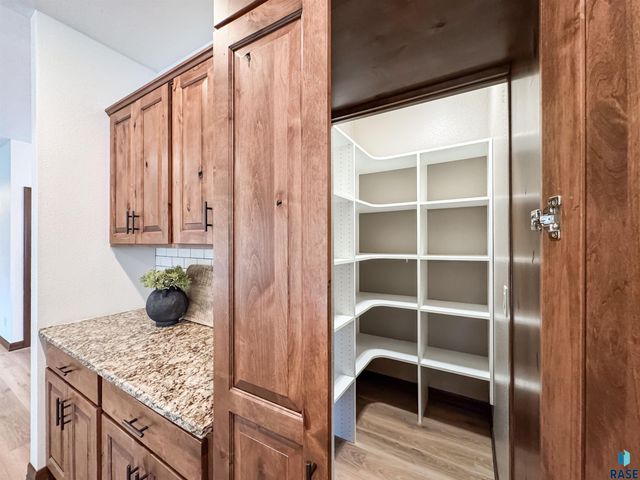 2116 S Monticello Ave, Sioux Falls, SD 57106