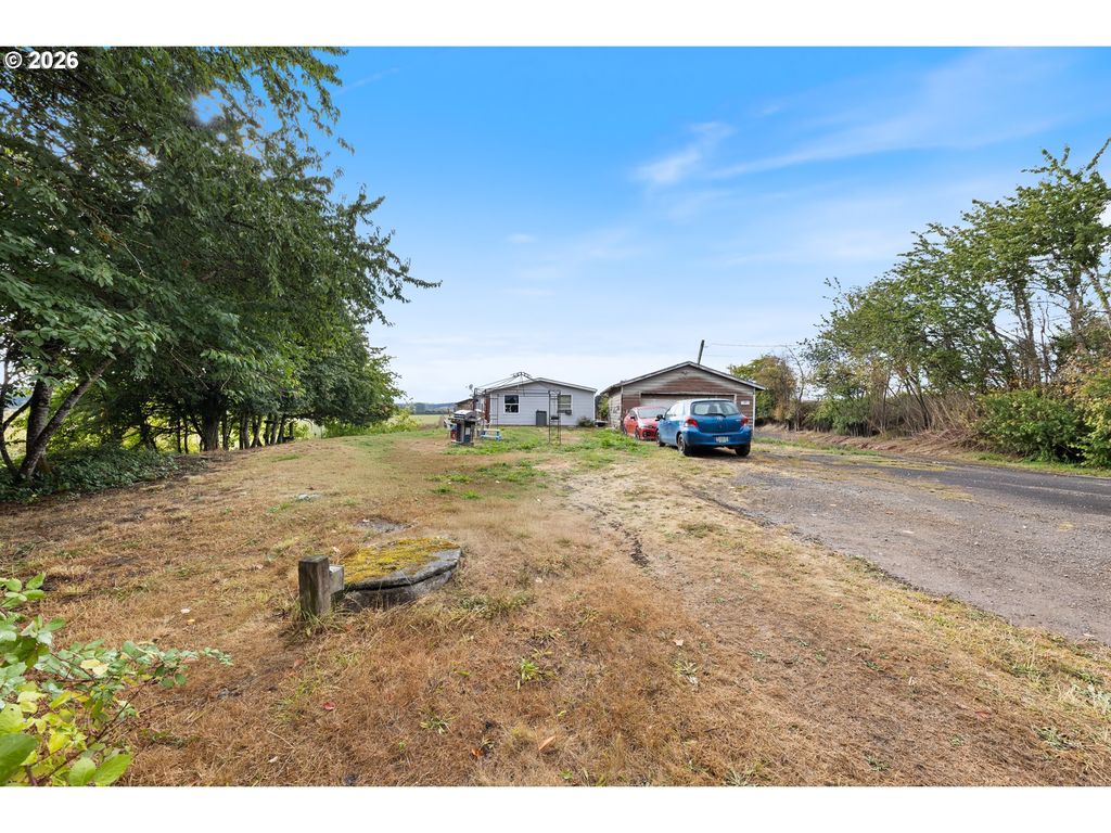 Image 1 of property listing at 1050 W LINCOLN St, Carlton, OR 97111