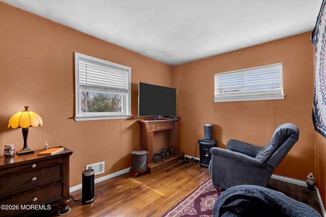 22 Tilton Avenue, Toms River, NJ 08757