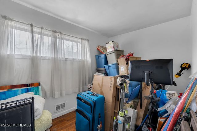 22 Tilton Avenue, Toms River, NJ 08757