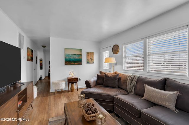 22 Tilton Avenue, Toms River, NJ 08757