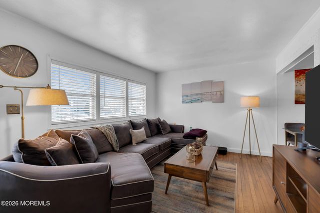 22 Tilton Avenue, Toms River, NJ 08757