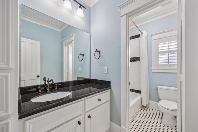 634 W 17th Street, Houston, TX 77008