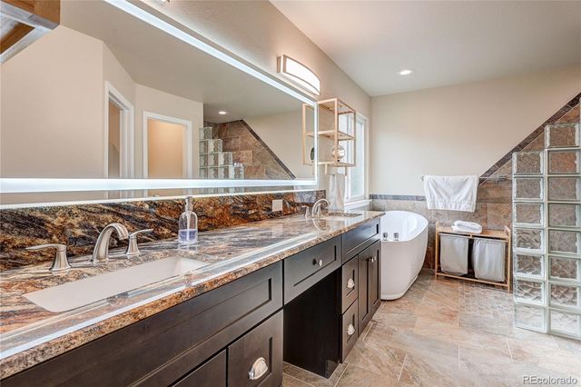 17808 E Oakwood Lane, Aurora, CO 80016