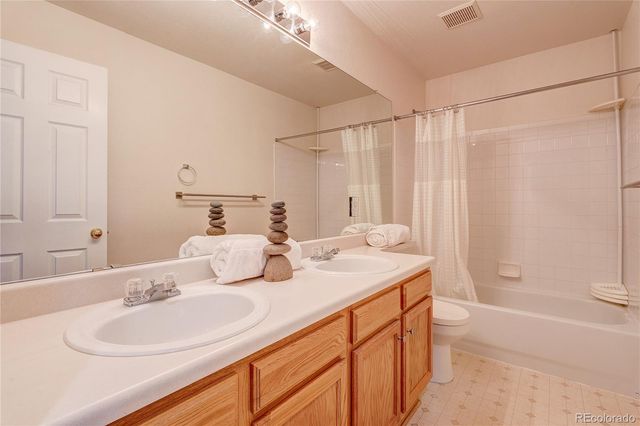 17808 E Oakwood Lane, Aurora, CO 80016