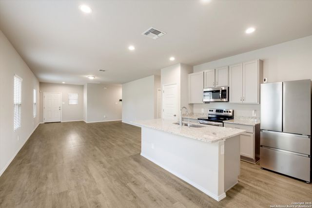 3023 Laguna Cliffs, Converse, TX 78109